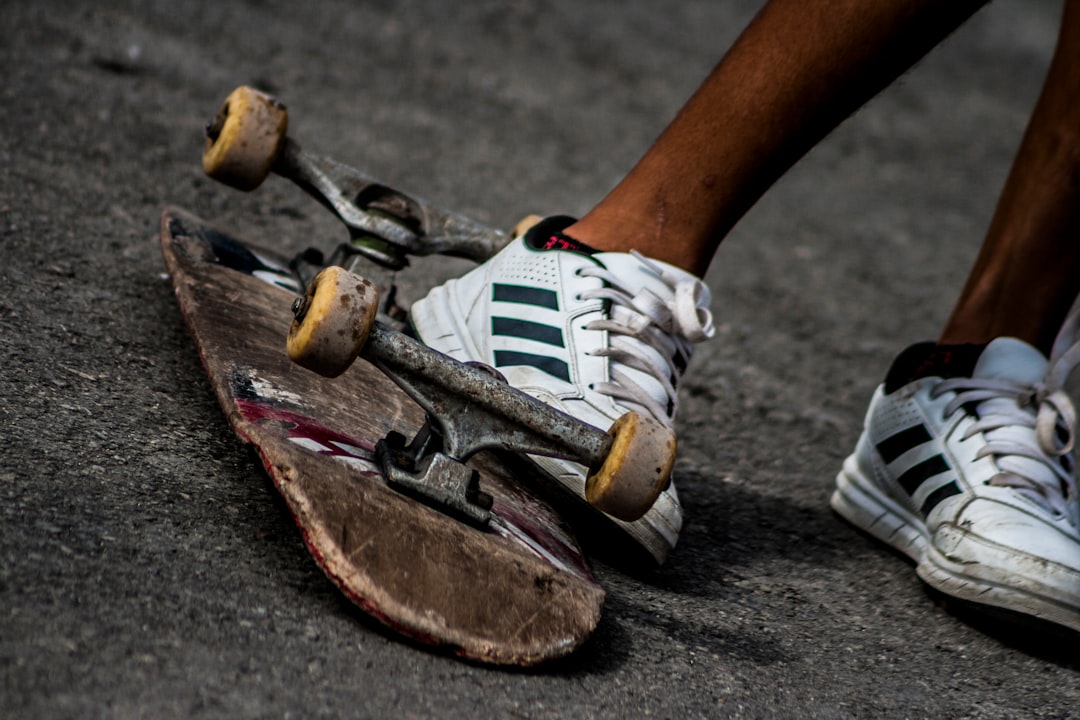 シューズ 楽ちん ウォーキングシューズ ローカット オールシーズン 疲れにくい スポーツシューズ おしゃれ ランニングシューズ スニーカー 紐 低反発 メンズ なし 軽い 運動靴 ジョギング おすすめ インヒール 厚底 歩きやすい かっこいい アウトドア 代