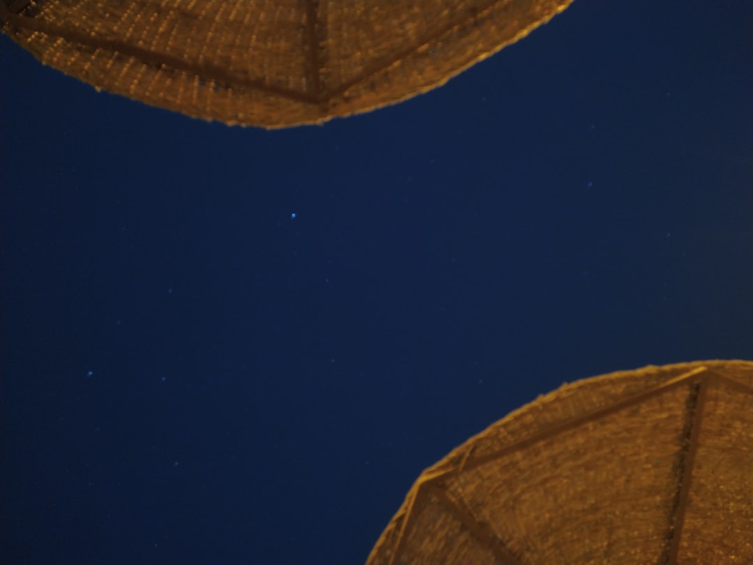 天体望遠鏡 外出 収納パック付き 初心者に最適 150倍以上 高倍率の天体観測望遠鏡(最大333倍)大人使用可能 月のクレーターや土星の輪が見える 調整可能なアルミ三脚 天体観測 月見 スマホ撮影 高度調節 伸縮三脚 3xバローレンズ 携帯バッグ スマートフォンアダプター