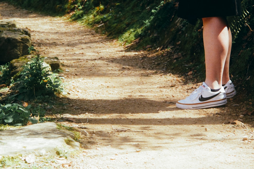 シューズ 楽ちん ウォーキングシューズ ローカット オールシーズン 疲れにくい スポーツシューズ おしゃれ ランニングシューズ スニーカー 紐 低反発 メンズ なし 軽い 運動靴 ジョギング おすすめ インヒール 厚底 歩きやすい かっこいい アウトドア 代