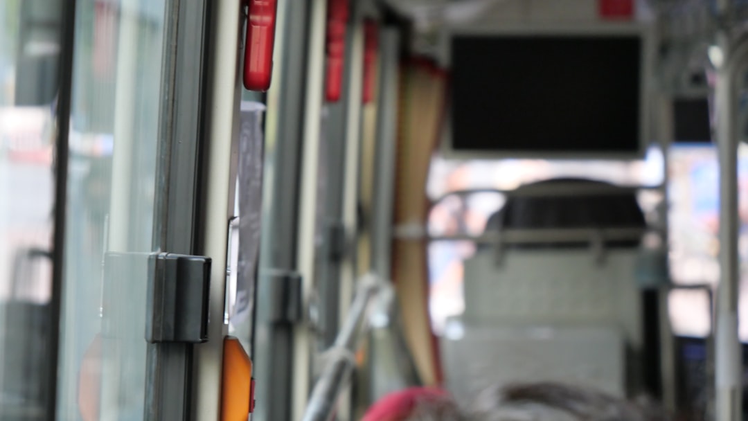 幼稚園バス 事故 運転手死亡