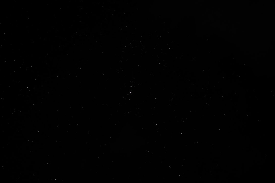 天体望遠鏡 外出 収納パック付き 初心者に最適 150倍以上 高倍率の天体観測望遠鏡(最大333倍)大人使用可能 月のクレーターや土星の輪が見える 調整可能なアルミ三脚 天体観測 月見 スマホ撮影 高度調節 伸縮三脚 3xバローレンズ 携帯バッグ スマートフォンアダプター