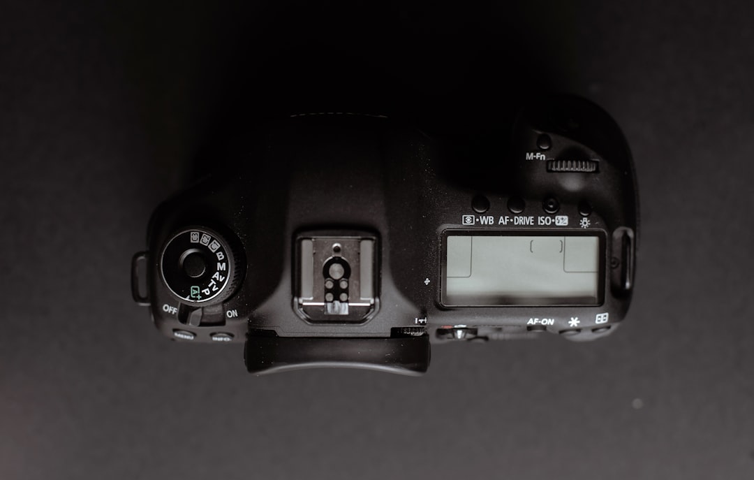 カメラフィルム iPhone 16 Pro/iPhone 16 Pro Max用 カメラ レンズ保護カバー、ウルトラHD強化ガラスカメラカバー[ケースフレンドリー] メタル個別レンズスクリーン保護リング、カラー