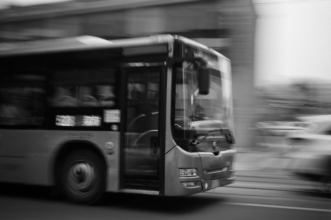 幼稚園バス 事故 運転手死亡