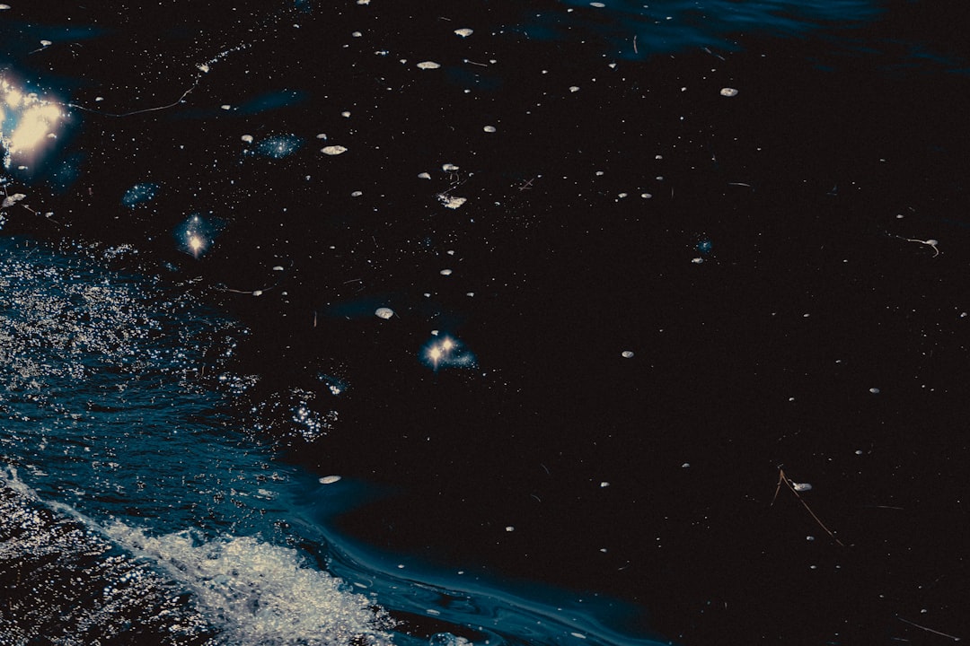 天体望遠鏡 外出 収納パック付き 初心者に最適 150倍以上 高倍率の天体観測望遠鏡(最大333倍)大人使用可能 月のクレーターや土星の輪が見える 調整可能なアルミ三脚 天体観測 月見 スマホ撮影 高度調節 伸縮三脚 3xバローレンズ 携帯バッグ スマートフォンアダプター