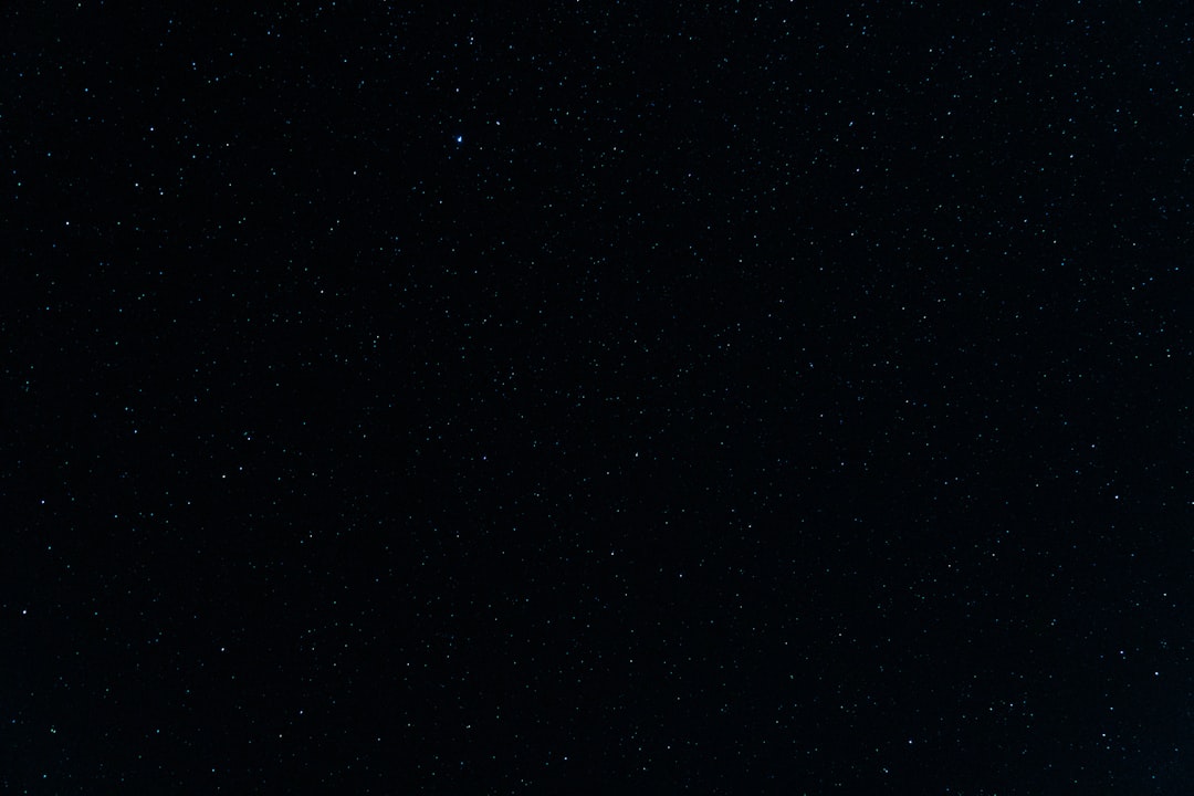 天体望遠鏡 外出 収納パック付き 初心者に最適 150倍以上 高倍率の天体観測望遠鏡（最大333倍）大人使用可能 月のクレーターや土星の輪が見える 調整可能なアルミ三脚 天体観測 月見 スマホ撮影 高度調節 伸縮三脚 3xバローレンズ 携帯バッグ スマートフォンアダプター