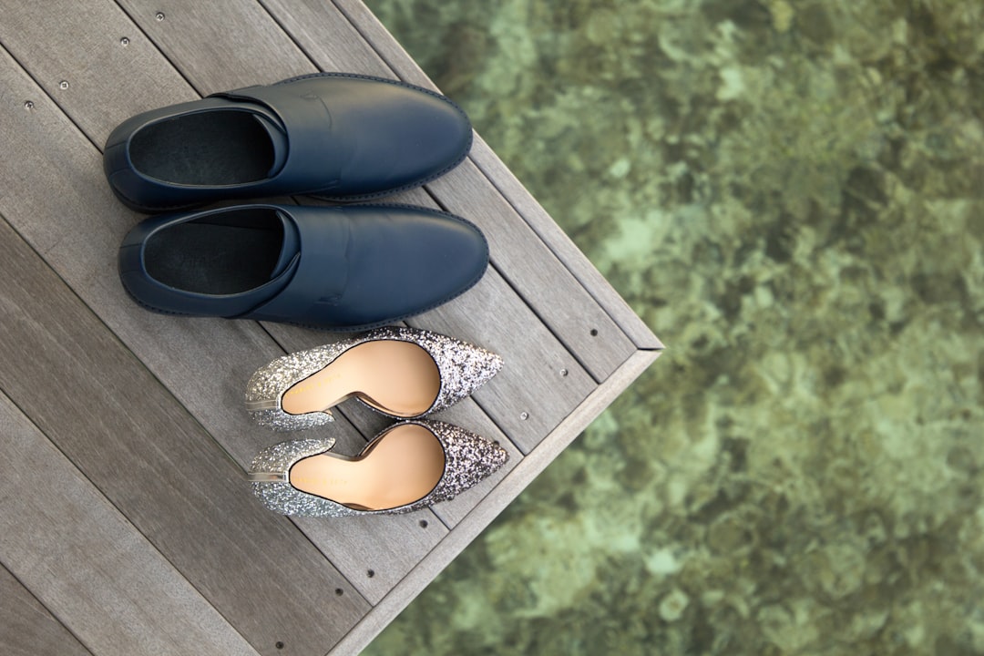 【送料無料】ルームシューズ かかと付き 紺 折りたたみ 参観日 入学式 携帯スリッパ 謝恩会 パンプス 参観日 おしゃれ 可愛い スリッパ