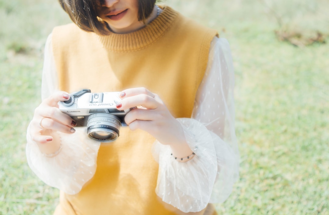 トップス ベスト ロング丈 袖なし ノースリーブ Vネック ストレート もこもこ ボア お得 かわいい 大人可愛い きれいめ シンプル カジュアル 大人 上品 おしゃれ かっこいい ラブリー キュート 無地 秋 冬 10代 20代 30代 40代 レディース ママ 個性的 送料無料 S M L XL