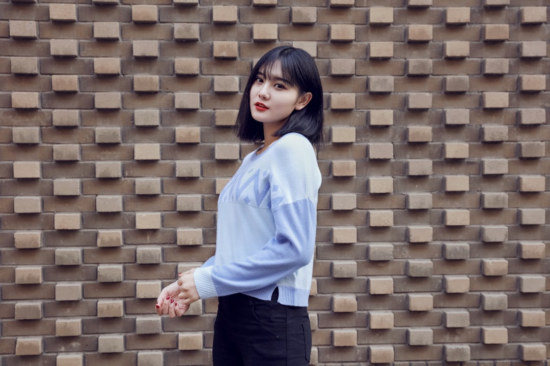 レディース ストライプ柄 ブラウス 長袖シャツ ロングシャツ オーバーサイズ トップス カジュアル シンプル クール きれいめ 上品 エレガント おしゃれ お出かけ オフィス ビジネス 学生 爽やか コットン デイリー 普段着 ネイビー フリーサイズ