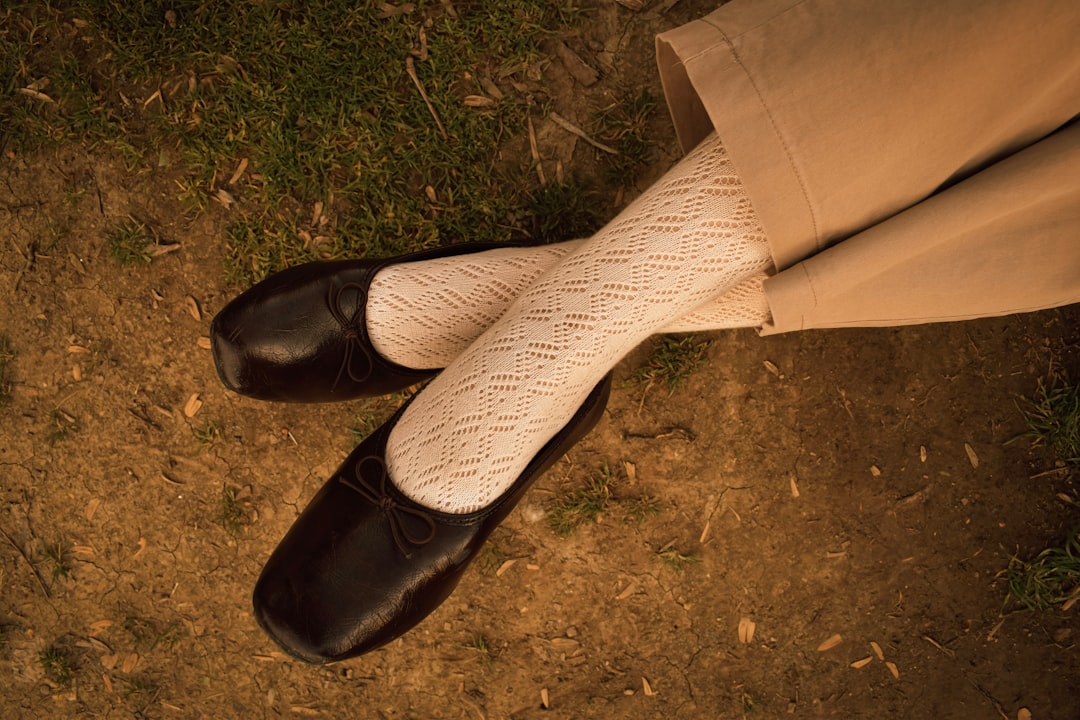 【送料無料】ルームシューズ かかと付き 紺 折りたたみ 参観日 入学式 携帯スリッパ 謝恩会 パンプス 参観日 おしゃれ 可愛い スリッパ