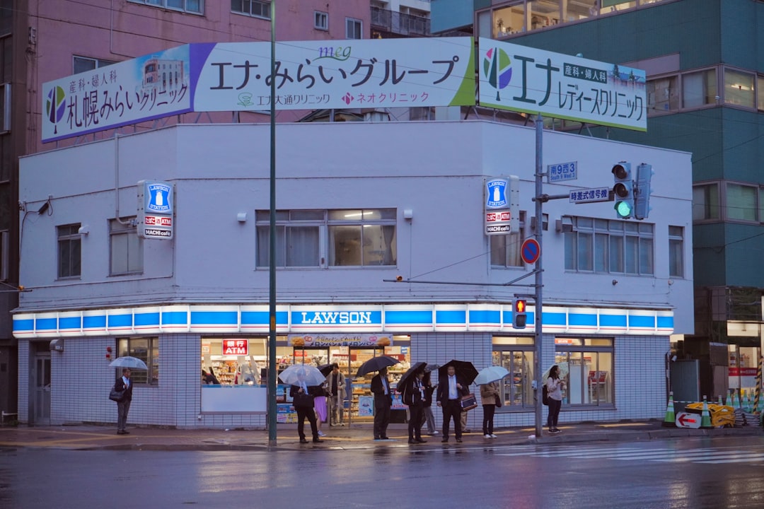 山下エミリー